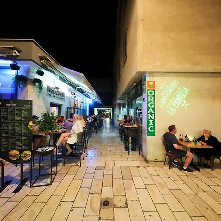 For Two- Strict Center Of Old Town アパート *